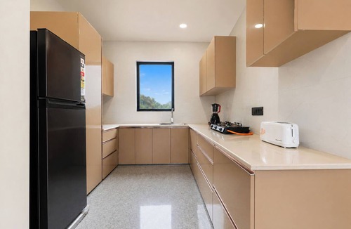 Dagshai Apartment | ELIVAAS Panchvati Veloraa 6BHK
