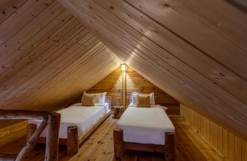 Kumharsain Villa | ELIVAAS Signature 1 BHK Premium Cottage with Sauna - Everly