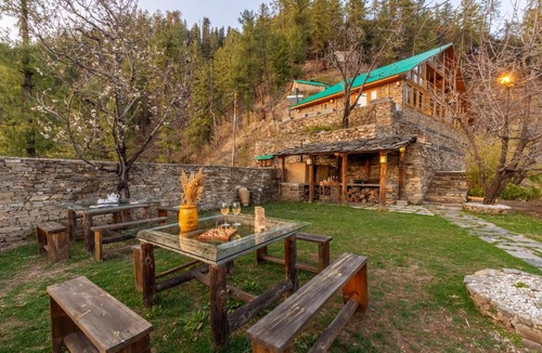 Kumharsain Villa | ELIVAAS Signature 3 BHK Cottage with Garden & Sauna - Silvana