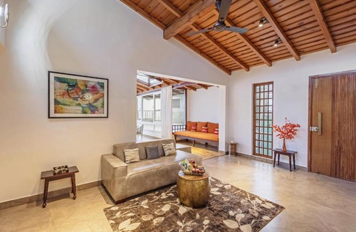 Bhimtal Villa | ELIVAAS Signature 6 BHK with Balcony & Lake View - Antarmann Casa Zenith