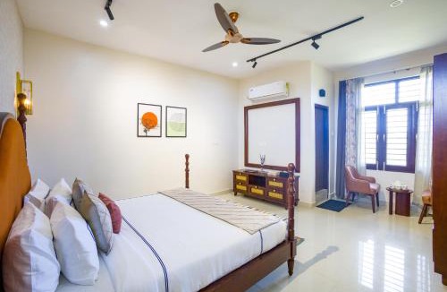 Gopalpur Apartment | ELIVAAS Signature Esh Hazel Hillside Retreat with Garden and Restaurant