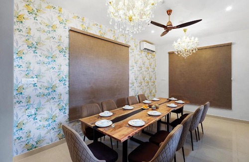 Gopalpur Apartment | ELIVAAS Signature Esh Hazel Hillside Retreat with Garden and Restaurant