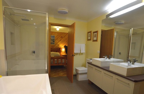 Halls Gap Cottage | Ellimata Holiday Cottage