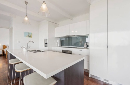 Encounter Bay House | Encounter Bay Family Escape – Sea Views, Games Room & Walk to The Bluff