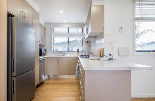 Edithvale House | Endless Azure Beachfront Bliss and Ocean Views