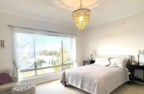 Wynnum North House | Entertain Every Family Member!