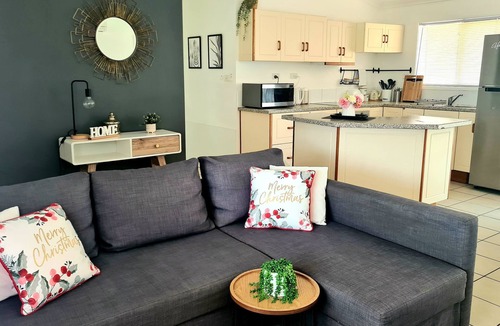 Springwood House | Entire house between Brisbane and Gold Cast