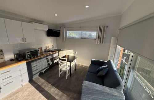 Australind Apartment | Erin's Bunker Charming Chalet next to Golf Club