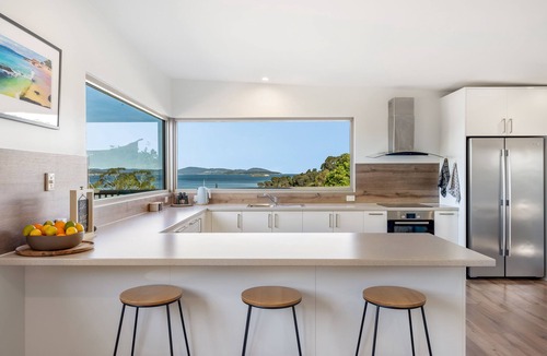 Primrose Sands House | Escape to Coastal Tranquility - 400m from Primrose Sands Beach