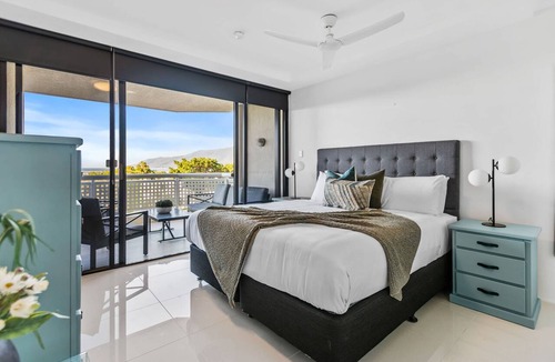 Cairns North Apartment | Esplanade Views in Cairns North