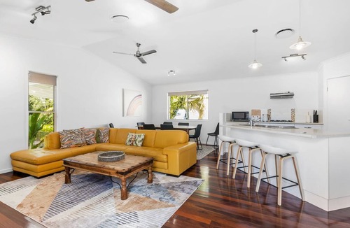 Rainbow Beach House | Esprit House - Rainbow Shores. Swimming pool, walk to beach.