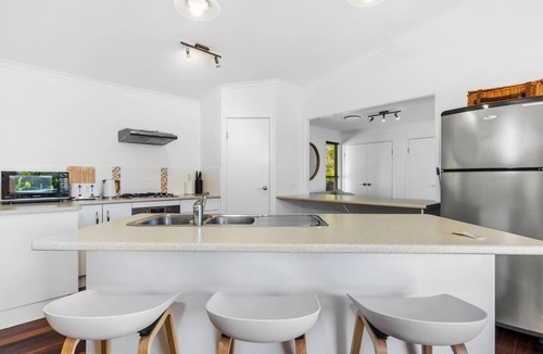 Rainbow Beach House | Esprit House - Rainbow Shores. Swimming pool, walk to beach.
