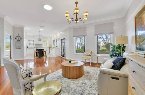 Cotswold Hills House | Expansive Toowoomba Retreat with Garden BBQ