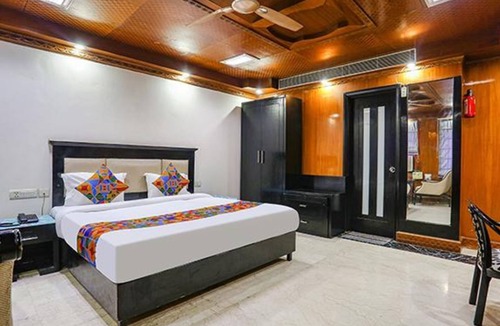South Extension Hotel | Fabhotel Blue Moon Home Stay