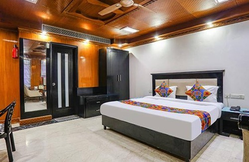 South Extension Hotel | Fabhotel Blue Moon Home Stay