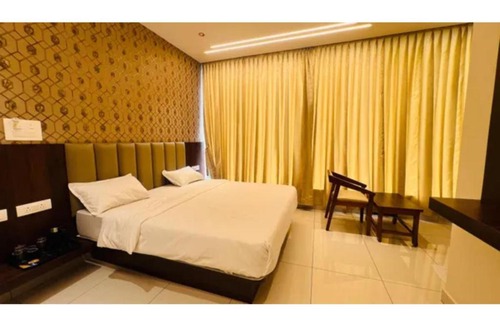 Bengaluru Hotel | FabHotel Golden Inn KR Puram