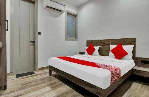 New Delhi Hotel | FabHotel Golden Petal