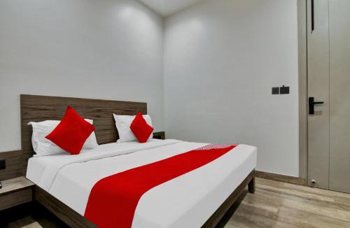 New Delhi Hotel | FabHotel Golden Petal