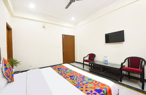 Udyog Vihar Hotel | Fabhotel Maurya Residency