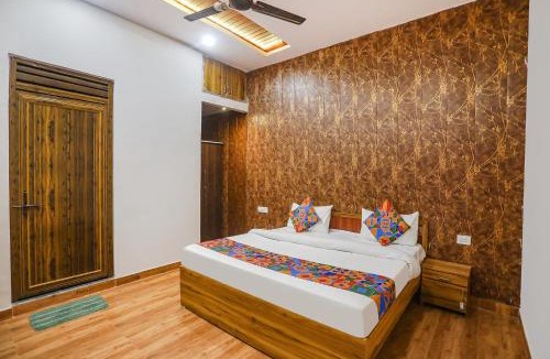Kalyanpur Hotel | FabHotel Moon Gaze Inn