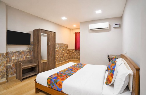 Velachery Hotel | Fabhotel Moon Stay - Nr Urappakkam Railway Station