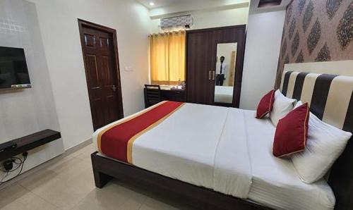 RR Nagar Hotel | FabHotel Panchami Comforts