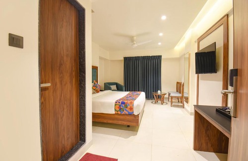 Karve Nagar Hotel | FabHotel Shourya Regency