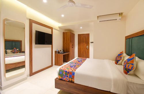 Karve Nagar Hotel | FabHotel Shourya Regency