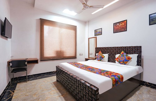 Mahmoorganj Hotel | FabHotel Villa De Benares - Nr. Tulsi Manas Mandir