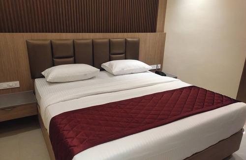 Madurai Hotel | Fabulous 3-bedroom hotel with AC in Anuppanadi