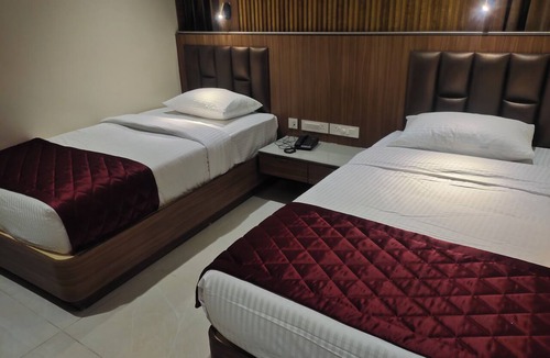 Madurai Hotel | Fabulous 3-bedroom hotel with AC in Anuppanadi