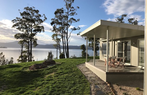 Brooks Bay Cottage | Fairwinds - Essentially Tas