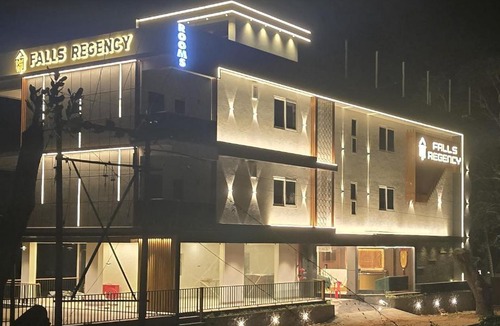 Takkalai Hotel | Falls Regency