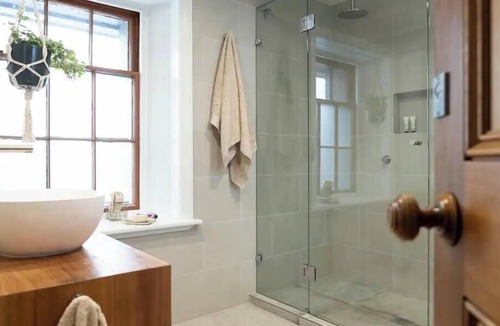 Beechworth Apartment | Family friendly, historical building right in the center of town!
