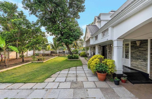 North Paravur House | Family Friendly Private Pool Villa, Kochi Near Kadamakudi and Lulu
