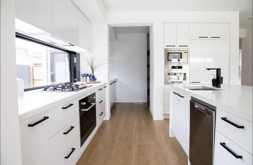 Ocean Grove House | Family Getaway with Siete Coramba in Ocean Grove
