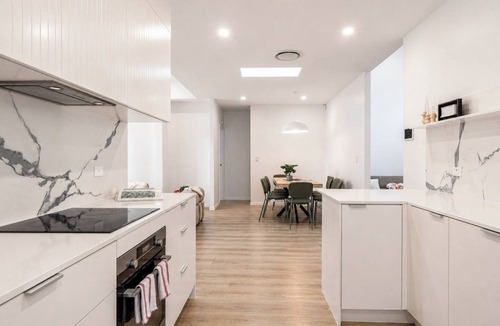 Southport House | Family Oasis, Poolside Living - 4BR House in Southport