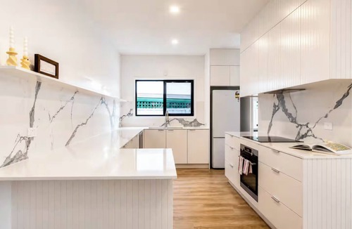 Southport House | Family Oasis, Poolside Living - 4BR House in Southport
