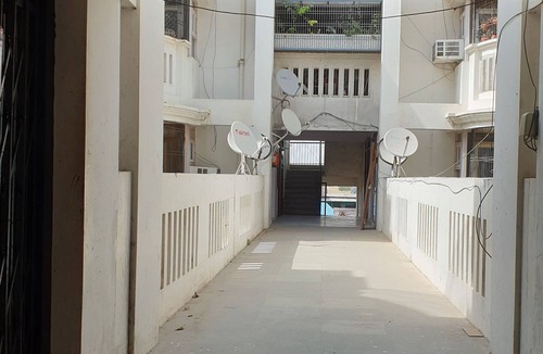 Varanasi Apartment | Family Stay in Hygenic Flat with Privacy