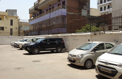 Varanasi Apartment | Family Stay in Hygenic Flat with Privacy