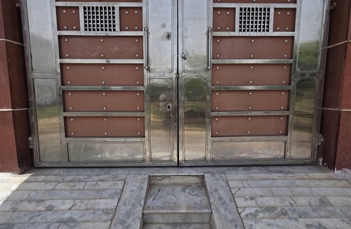 Dhanauli House | Fantastic 3-bedroom Guest house with AC in enchanting Agra