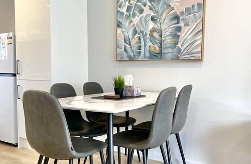 Payneham South Condo | Feel comfortable in this fully equipped, 2-bedroom unit located in quiet Payneham South, ideal for travelling workers & families. Easy parking, no stairs, heat & cool throughout, Wi-Fi, linen hire inc., keyless entry & easy self check-in.