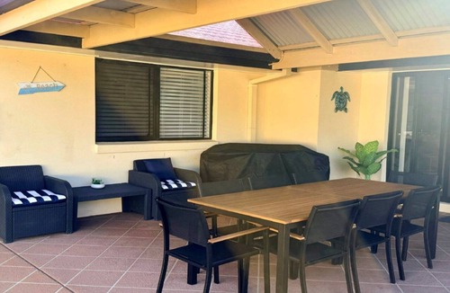 Banksia Beach House | Fernando's Beach Hideaway