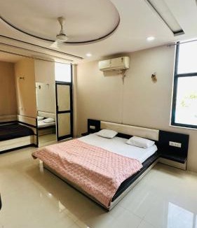 Malviya Nagar Bed & Breakfast | Flat in Malviya Nagar for 4 Guest near EHCC Hospital, GT, WTP, Patrika Gate Jawahar Circle