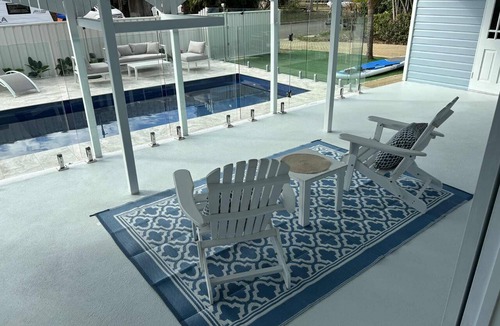 Horseshoe Bay Apartment | Flip flops is a Family and Couple Friendly retreat with use of the Pool.