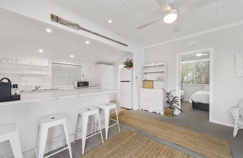 North Haven Cottage | Frangipani Cottage - walk to river, beach, eateries