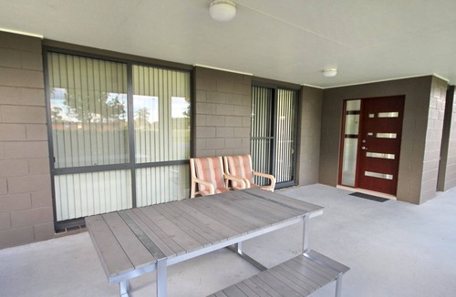 Laurieton Apartment | Frasers Cottage - close to Laurieton shops and club