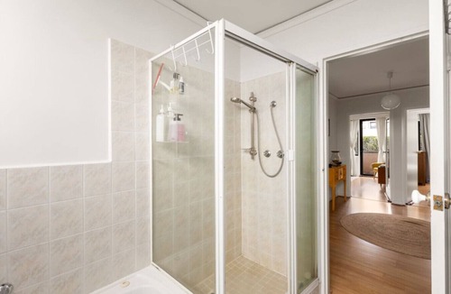 Kew Apartment | Free parking - spacious apartment near 48 tram