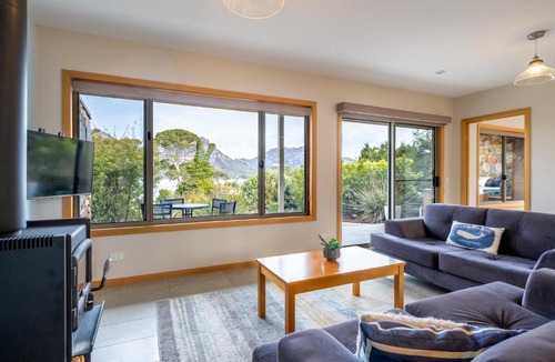 Coles Bay Villa | Freycinet Stone Studio 3 - Feldspar