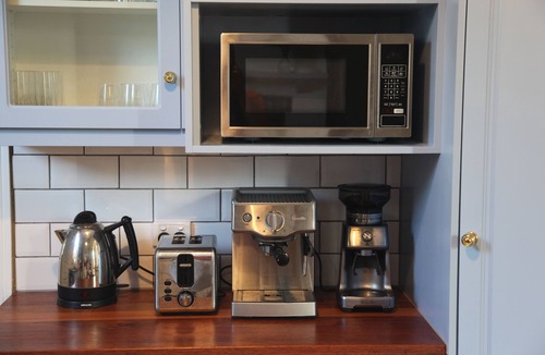Moonta Villa | Gallery on Ryan. Historic villa in the town centre, accomodation for 10 guests.